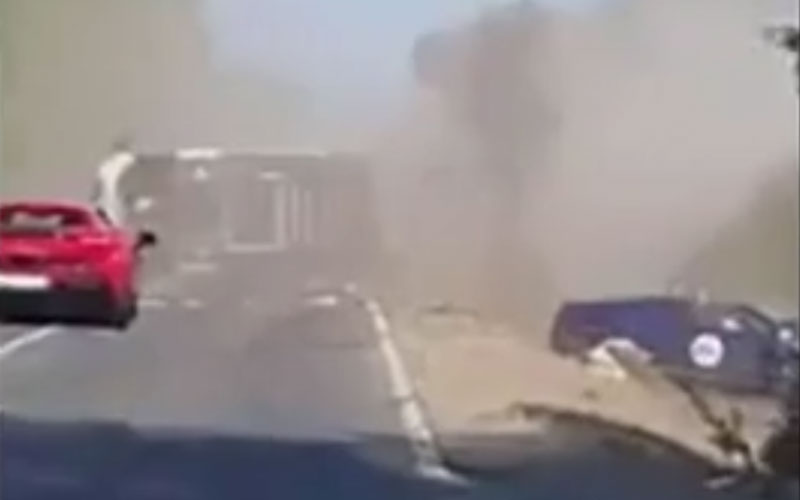 Tông trúng Lamborghini, siêu xe Ferrari bốc cháy khiến 2 người tử vong