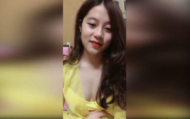 Clip Hot Girl Trang Mít Uplive lộ vú thả rông trắng hồng cực đẹp